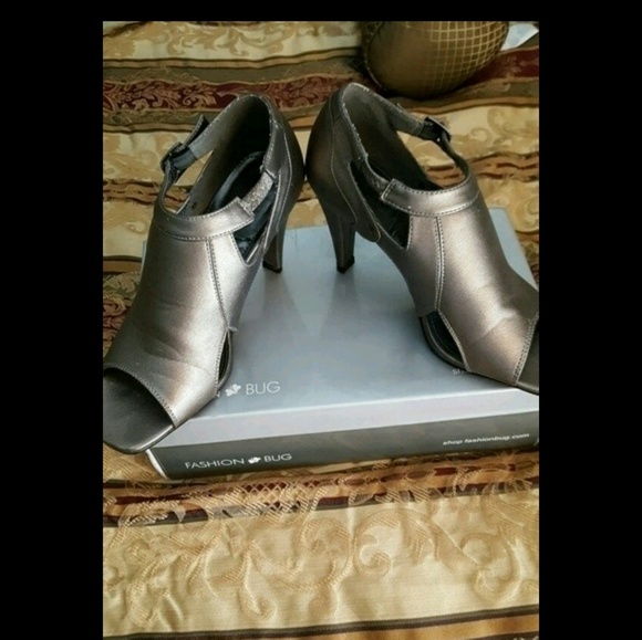 Metallic cut out open toe heels - Picture 2 of 3